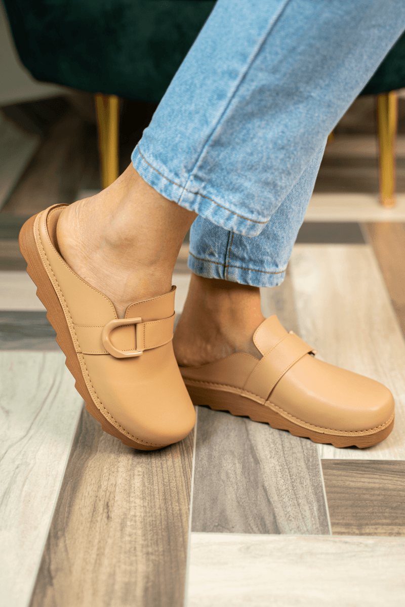 Sabots en cuir pour femme – Beige – Véronique - Lea & Paul Maroc