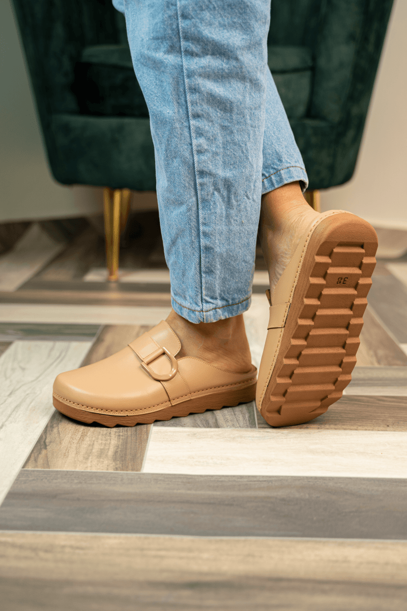 Sabots en cuir pour femme – Beige – Véronique - Lea & Paul Maroc